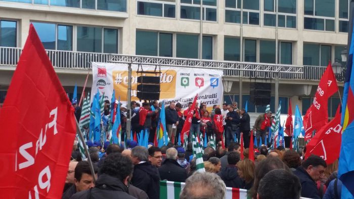 Lavoratori pubblico impiego, protesta in piazza a Catanzaro