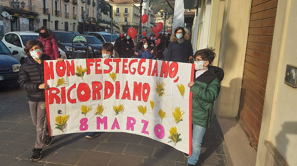 Lamezia, l’8 marzo con i bambini del Don Milani: “Non festeggiamo, ricordiamo”
