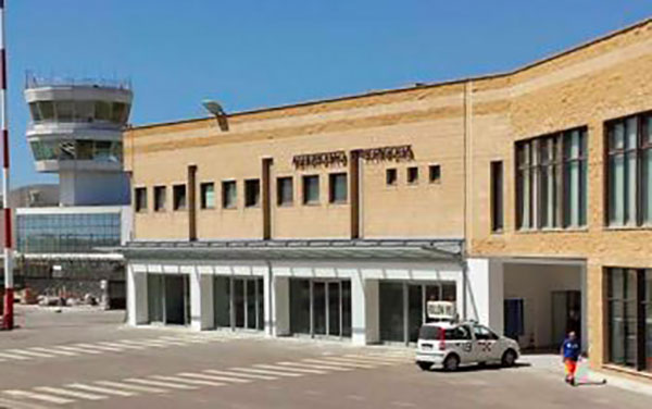 Covid, domani inaugurazione hub vaccinale dell’aeroporto di Crotone