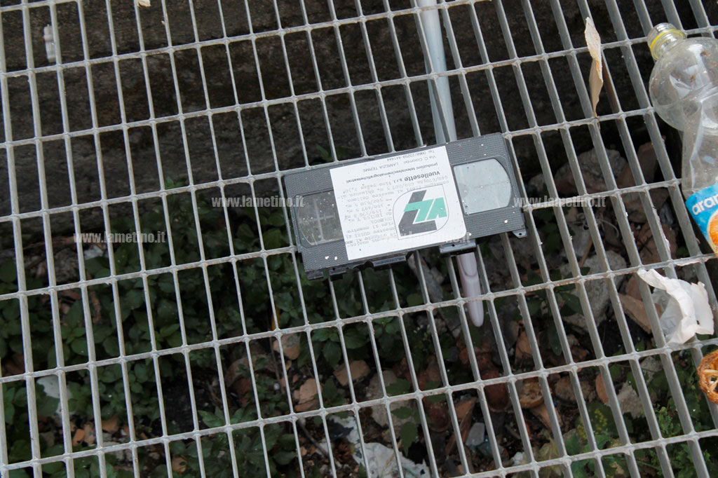 ALCUNE-CASSETTE-ROTTE-E-DISTRUTTE-foto5.jpg