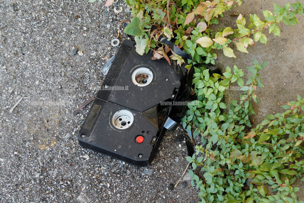 ALCUNE-CASSETTE-ROTTE-E-DISTRUTTE-foto6.jpg