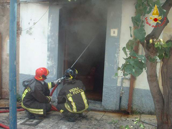 Calabria: Operazioni di soccorso dei vigili del fuoco nel reggino