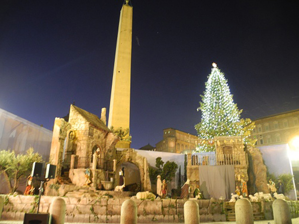 Accensione-albero-papa-calabria-2014.jpg