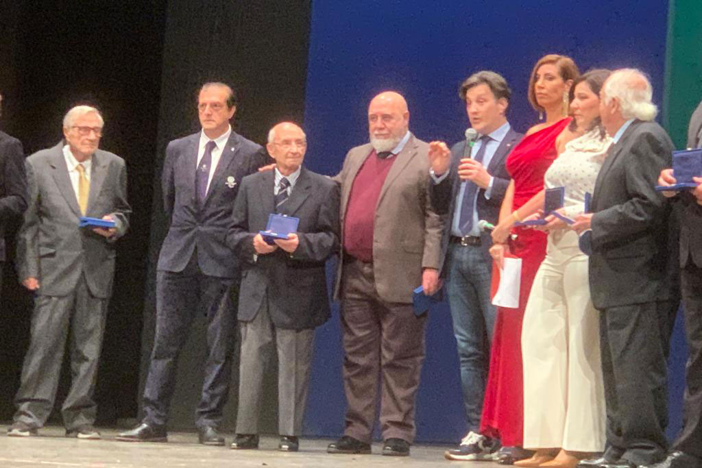 Ad-Antonio-Notarianni-la-Stella-al-merito-sportivo-Coni_532d3.jpg