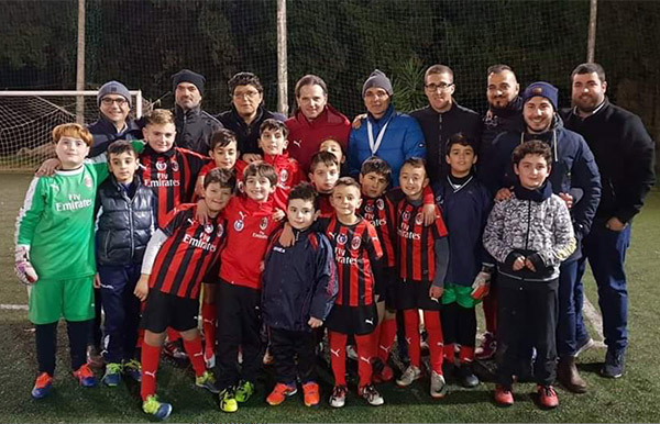 I ragazzi dell’Adelaide Lamezia Milan Academy incontrano mister Pisani il 9 maggio 