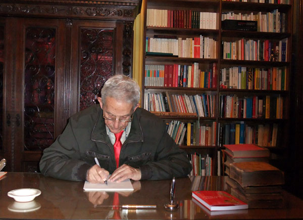 Giovedì 4 giugno presentazione libro di Alessandro Sicilia ‘Pagine fuori testo’ al “Rendano”