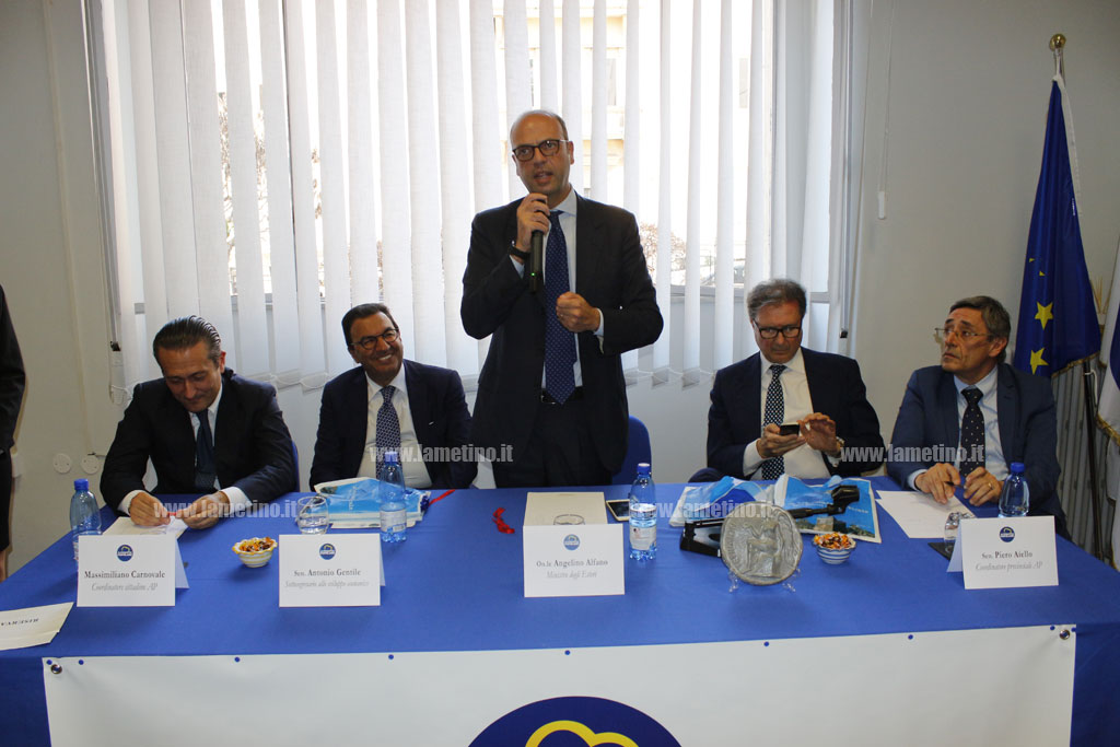 Lamezia, Alfano inaugura nuova sede Alternativa popolare: nostro obiettivo è puntare la bussola sul ceto medio