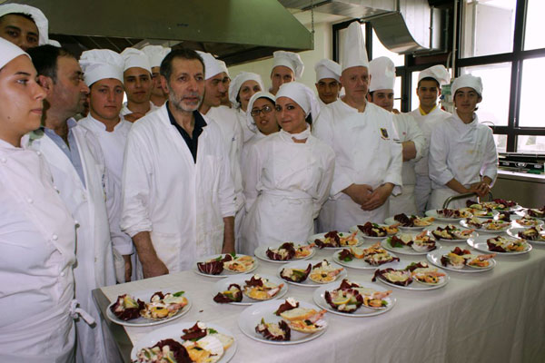Lamezia: Gli allievi dell’istituto alberghiero “L. Einaudi” per il pranzo papale