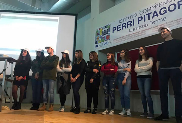 Lamezia, alternanza scuola-lavoro: studenti del “Campanella” insegnano francese agli alunni di elementari e medie