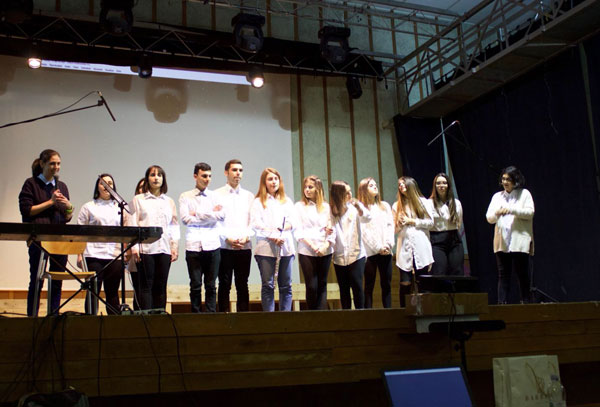 Lamezia, concluso al Liceo Campanella lo spettacolo “Amami. E' possibile” sull'odio e l'intolleranza 