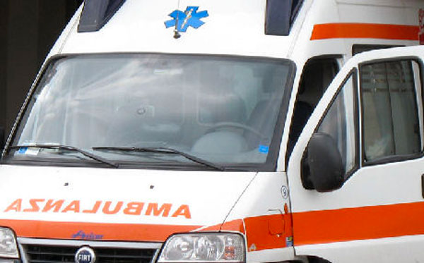Pedone travolto e ucciso sulla statale 106 a Sellia Marina, disagi al traffico