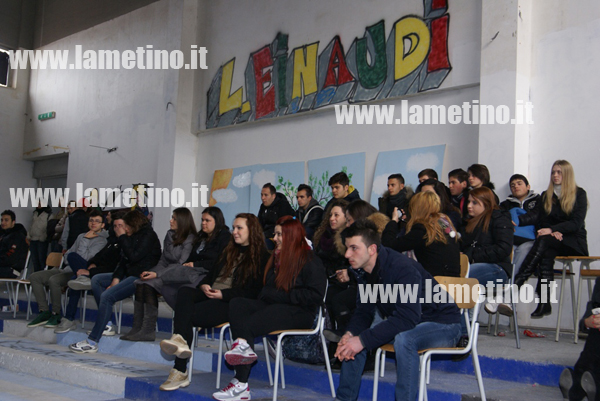 Lamezia: Ammazzateci Tutti incontra i ragazzi dell'Istituto "Einaudi"