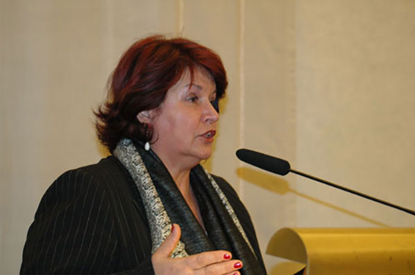 Angela Napoli ritira premio e presenta libro di Agostino Perri a Serrastretta 