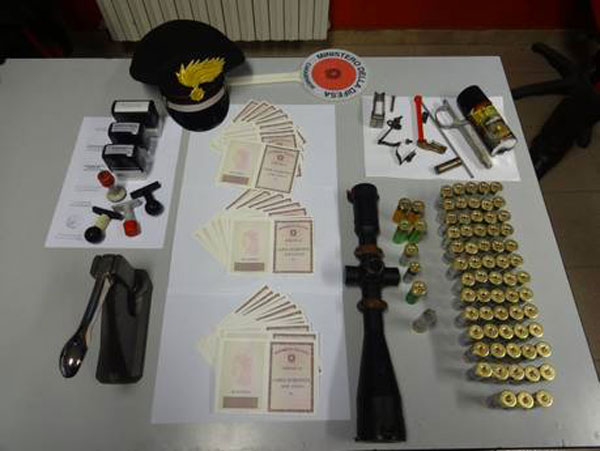 Calabria: Trovati parti fucili e un centinaio di munizioni in terreno incolto  