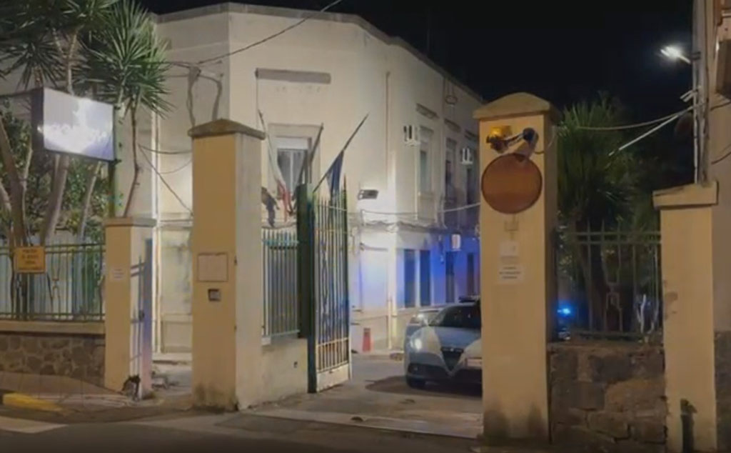Violenza sessuale di gruppo nei confronti di una minore, arrestati 3 giovani nel Reggino