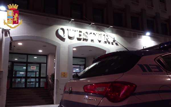 Rapine a mano armata in due bar, arrestati presunti autori a Reggio