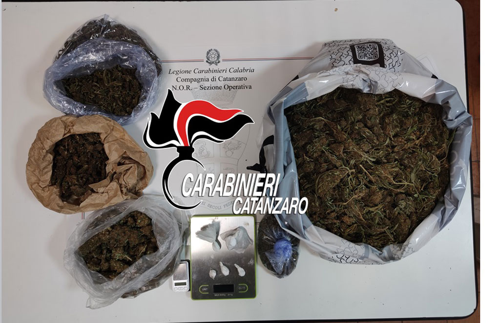 Aveva oltre 2 chili di droga in casa, arrestato 40enne a Gimigliano