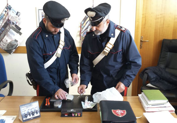 Calabria: Marijuana e hashish in circolo ricreativo, arrestato 40enne a Crotone