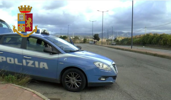 Tradito da impronte digitali, arrestato ladro di auto a Reggio
