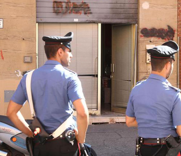 Calabria: Minaccia di morte moglie e figlia e aggredisce Carabinieri, arrestato