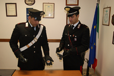 Calabria: Detenevano arma illegale, arrestata coppia