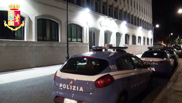 Positivo al covid evade dai domiciliari, arrestato nel Reggino