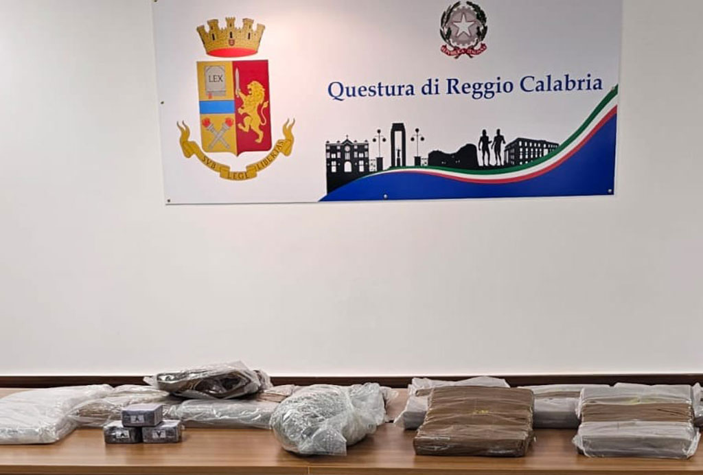 Arrestato a Villa San Giovanni corriere della droga, era pronto ad imbarcarsi con 65 chili di hashish