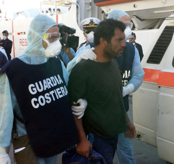 Arresto-scafista-migranti-4.jpg