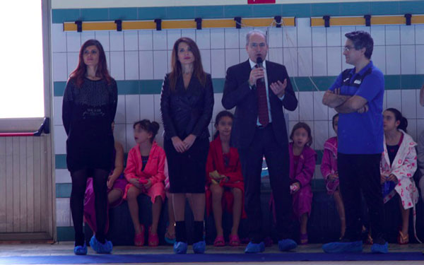 Lamezia, tra tuffi e canti natalizi gli auguri di Natale degli atleti dell'Arvalia Nuoto