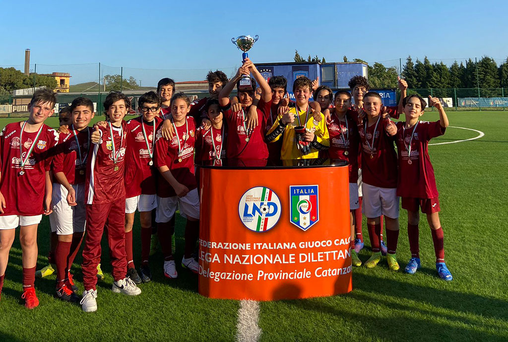 Gli esordienti 2009/2010 dell’Asd Scuola Calcio Polisportiva Lamezia si laureano campioni provinciali