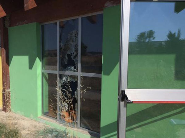 Vandali in azione a Crotone, danneggiato nuovo asilo comunale
