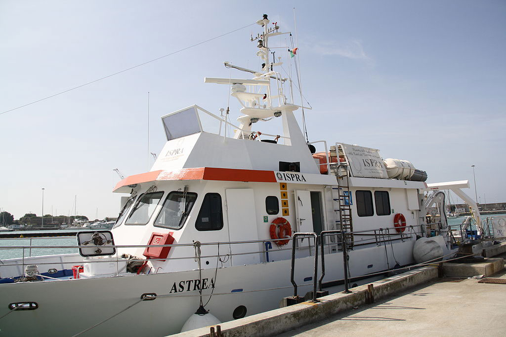 Arpacal, la nave oceanografica Astrea in Calabria dal 18 luglio