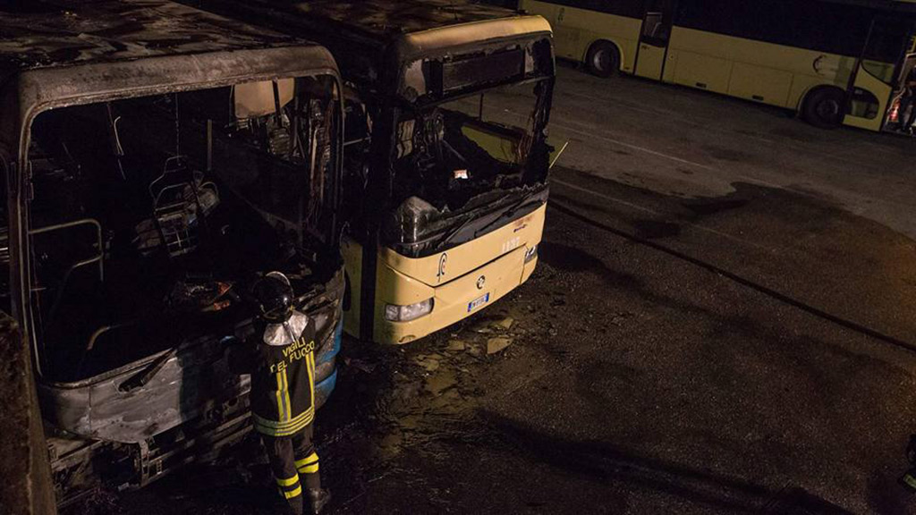 Autobus-incendio-girifalco_1.jpg