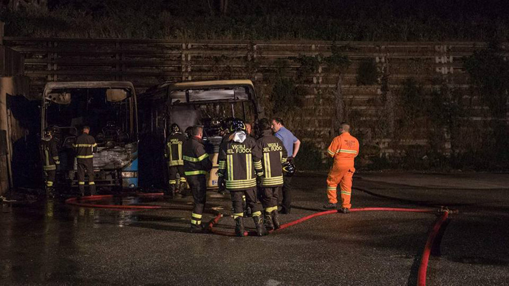 Autobus-incendio-girifalco_4.jpg