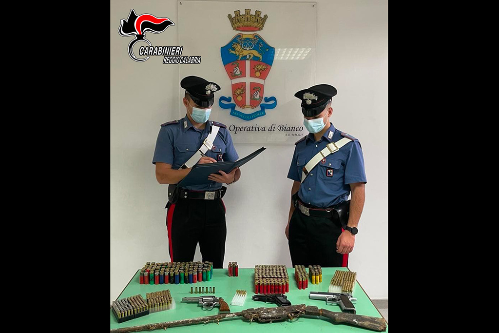 Detenzioni armi, munizioni e ghiri chiusi in gabbia: arresti e denunce nel Reggino