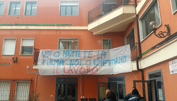 Dipendenti Consuleco occupano municipio a Bisignano