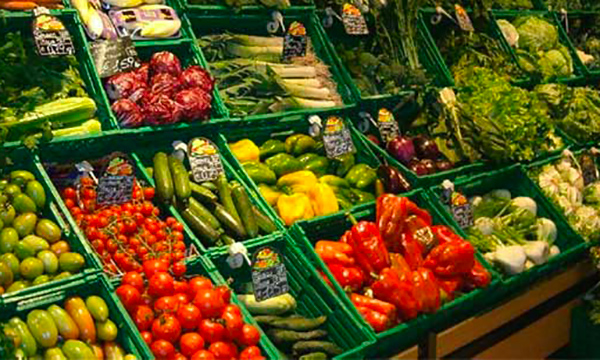 Spacciava cocaina dietro bancarella di frutta e verdura, arrestato 55enne a Gioiosa Ionica