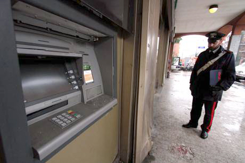 Calabria: Sequestrato strumento per clonare bancomat e carte credito 