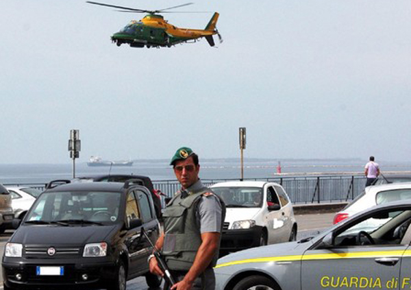 Basco-verde-con-auto-ed-elicottero-Guardia-di-Finanza-2016.jpg