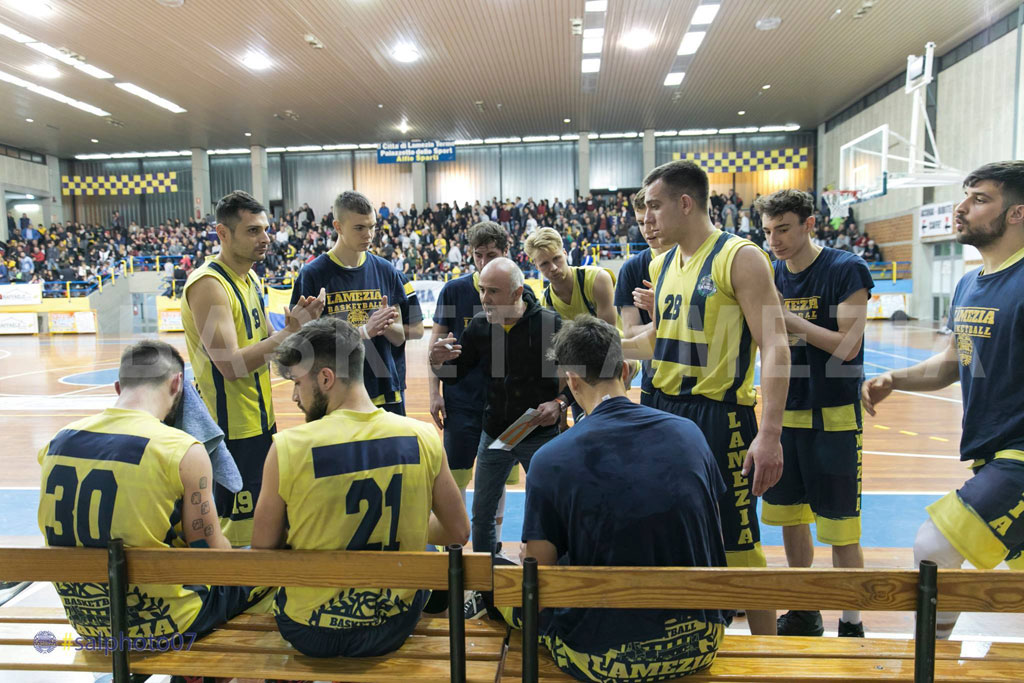 Basket Lamezia trionfa in casa contro il Fabriano, ora si pensa alla trasferta di Palermo
