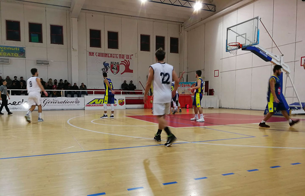 Basket Lamezia vince a Soverato e mantiene la vetta
