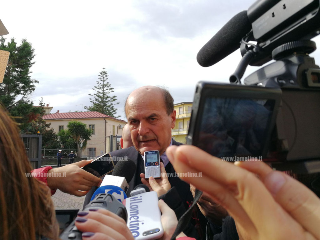 Lamezia, Bersani: "In Calabria i problemi sono doppi, bisogna sconfiggere la precarietà" - VIDEO