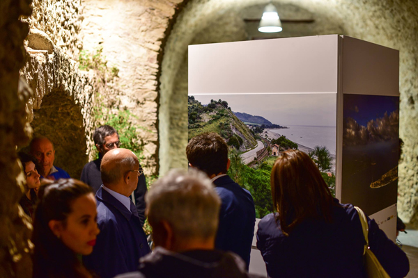Aperta fino al 30 novembre la mostra "Lo sguardo oltre. Reggio Calabria visioni metropolitane"