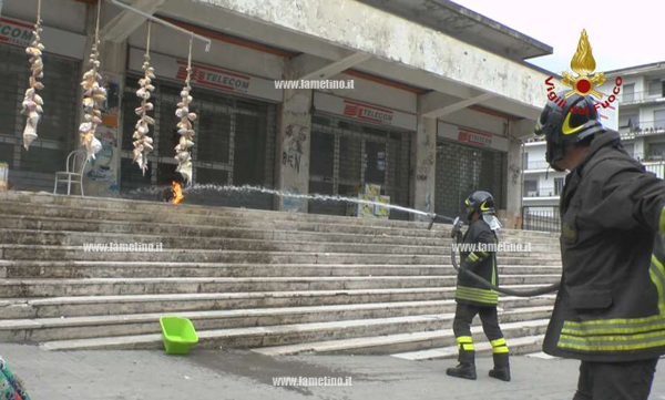 Calabria: Bombola gpl va a fuoco in via del centro di Cosenza
