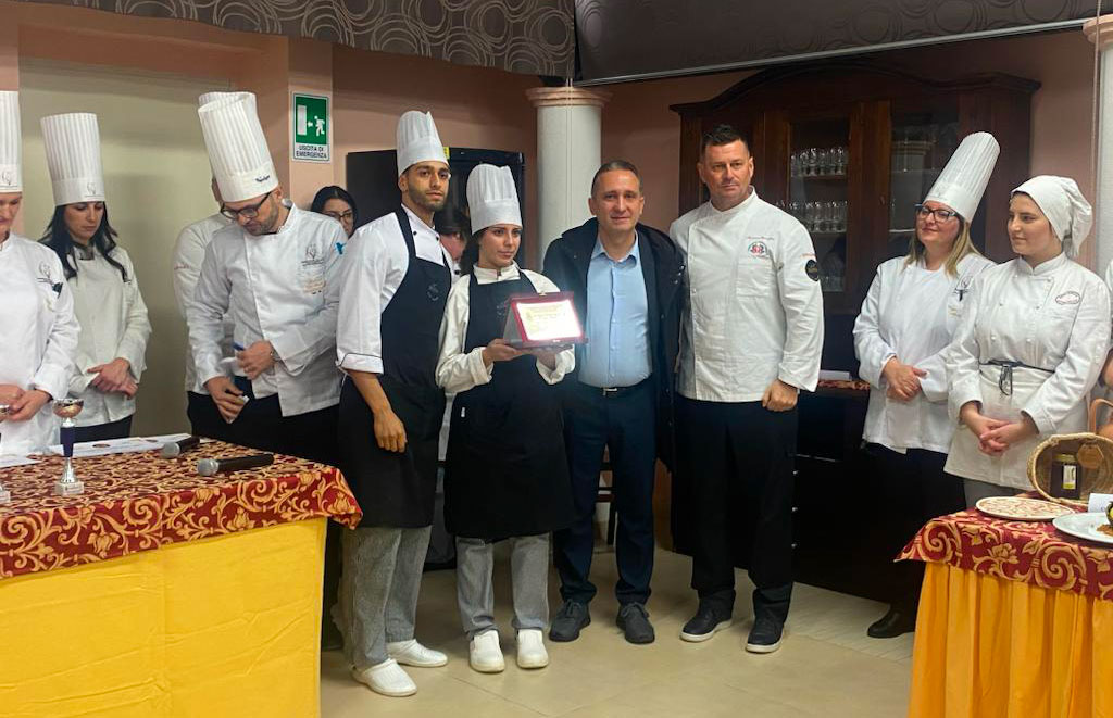 Botricello-sindaco-Puccio-premia-Polistena_d9a1c.jpg