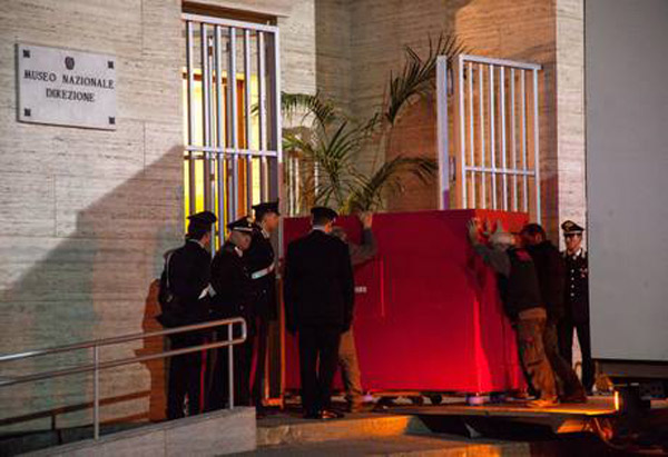 Calabria: Bronzi Riace stamattina di nuovo in piedi, ministro Bray a Reggio