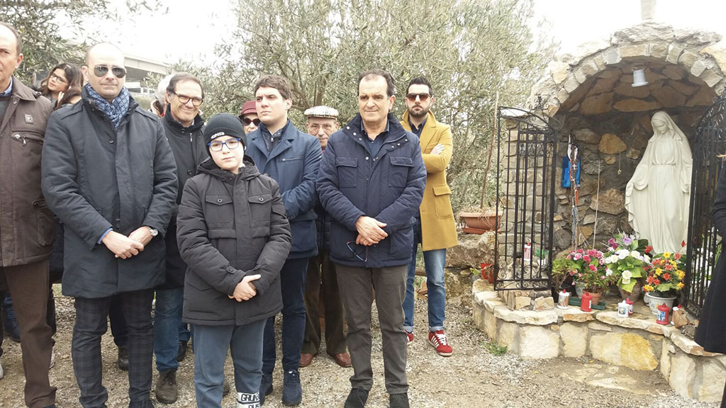 Statua Madonnina Medjugorie danneggiata torna in parco Biodiversità dopo restauro