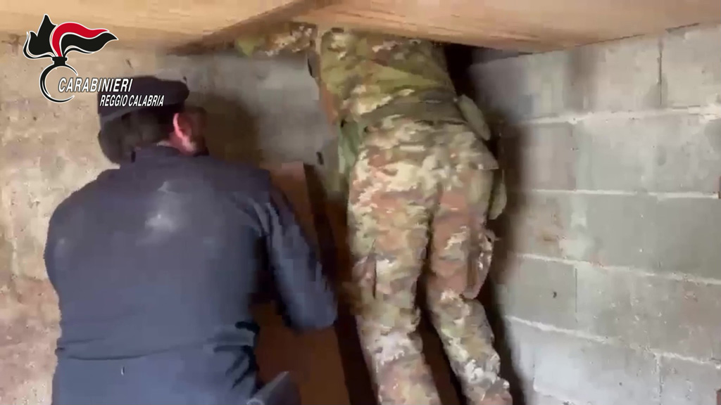A Platì droga nascosta nel sottosuolo: scoperto bunker segreto con serra clandestina: 4 arresti