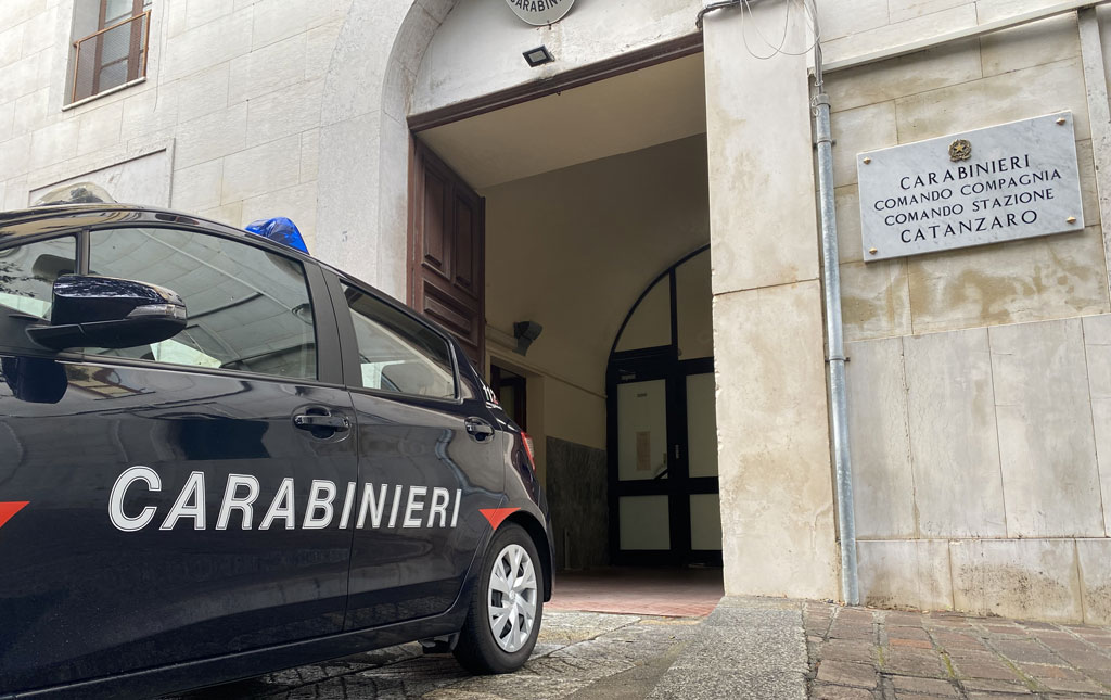 Deteneva marijuana e materiale per il confezionamento: un arresto a Catanzaro