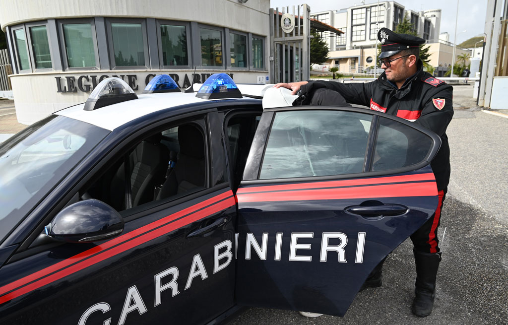 Pretende rinnovo contratto d'affitto e minaccia proprietaria: un arresto a Catanzaro
